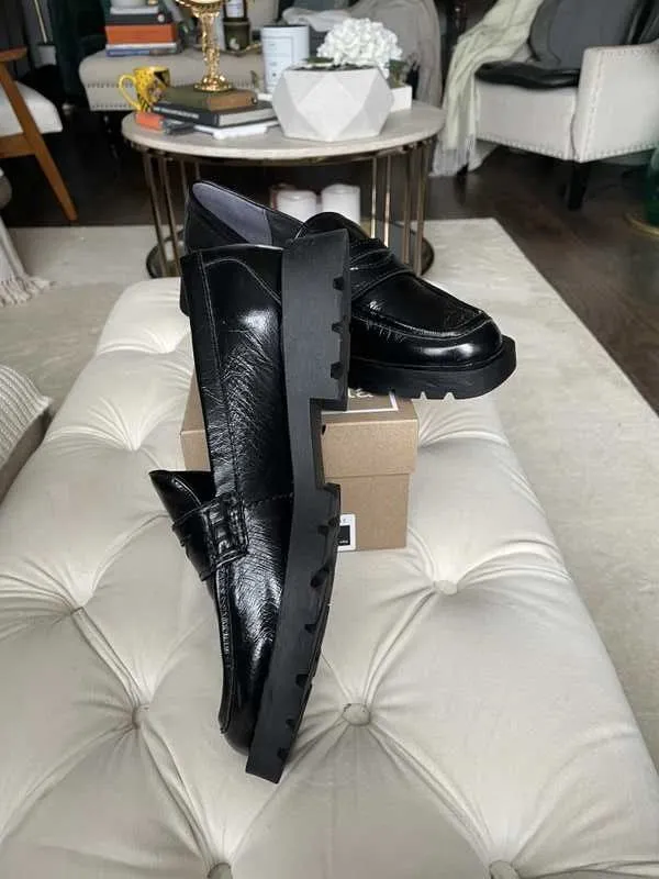 ELIAS FLATS ONYX CRINKLE PATENT - re:vita