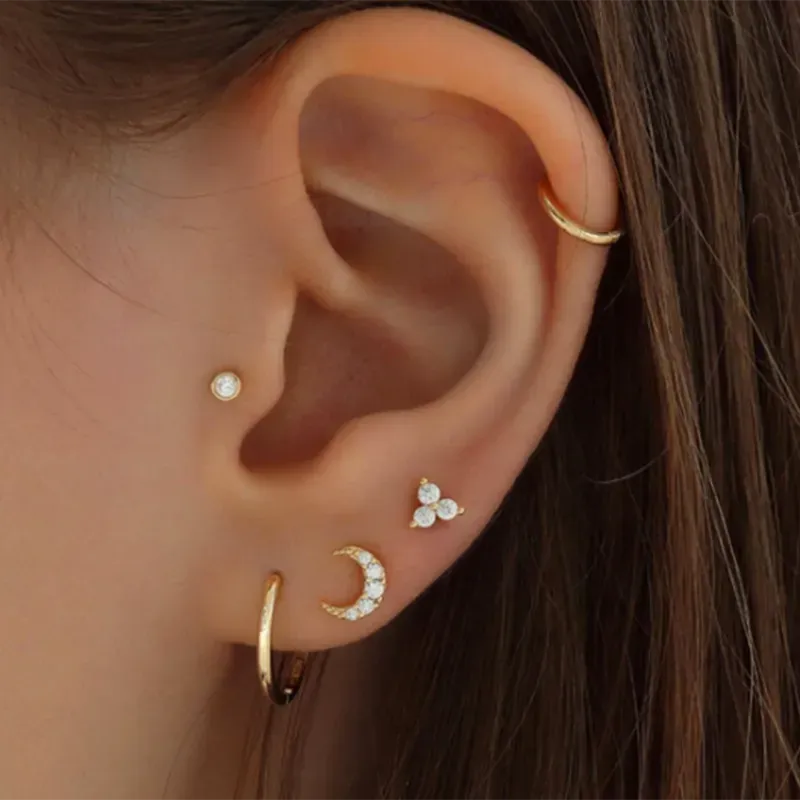 Mini Triangle Labret Piercing (16G)