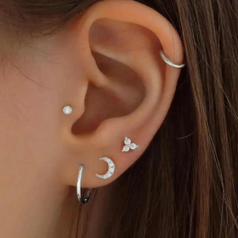 Mini Triangle Labret Piercing (16G)